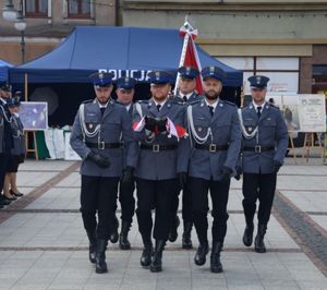 poczet flagowy wraz z pocztem sztandarowym Komendy Powiatowej Policji w Chrzanowie