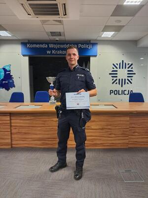 Dzielnicowy mł. asp. Mateusz Skalski