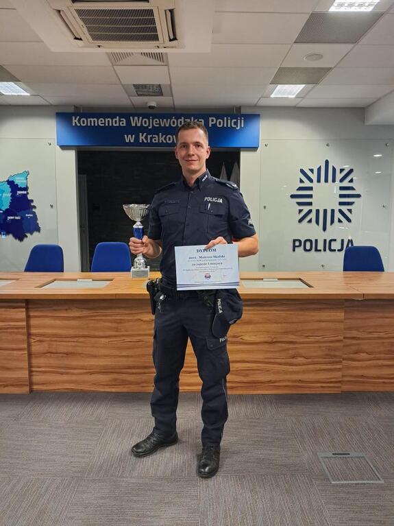 Dzielnicowy mł. asp. Mateusz Skalski