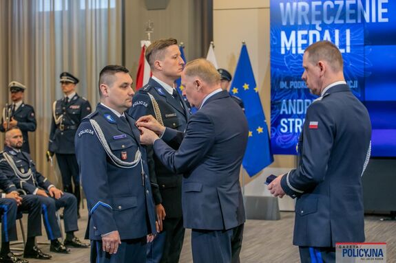 Dzielnicowi KP Libiąż na ceremonii odznaczenia medalami im. podkom. Andrzeja Struja.