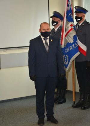 Przewodniczący Terenowego Niezależnego Samorządnego Związku Zawodowego Policji KPP w Chrzanowie, który dziękuje za długoletnie członkostwo oraz działalność na rzecz NSZZ Policjantów